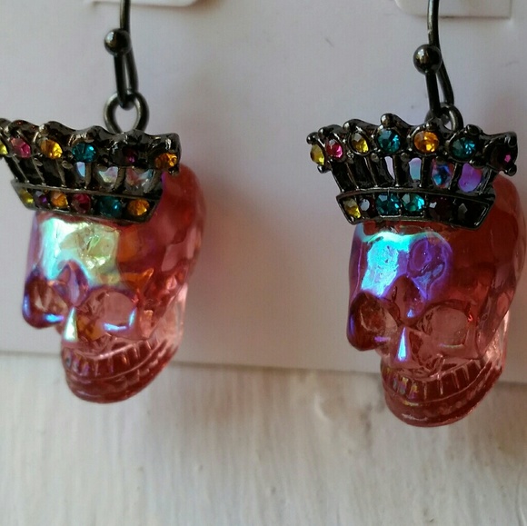 One Left! Betsey Johnson Iridescent Skull Earrings - Picture 7 of 8